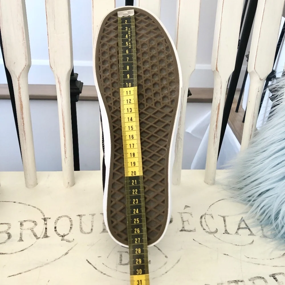 Vans, Off The Wall, Classic, Slip-On Checkerboard, Canvas Sneakers, Size 9.5 - Picture 13 of 15